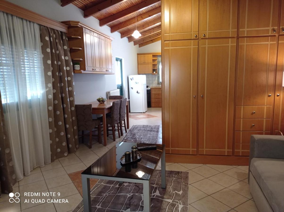 Bratis House Apartment Vartholomio Bagian luar foto