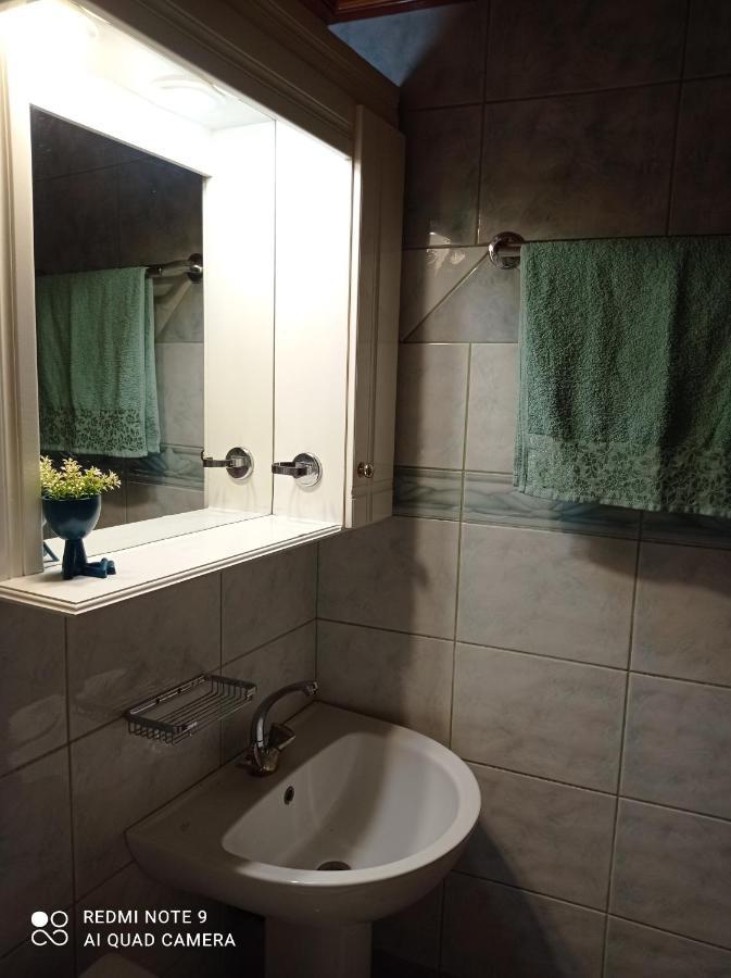Bratis House Apartment Vartholomio Bagian luar foto