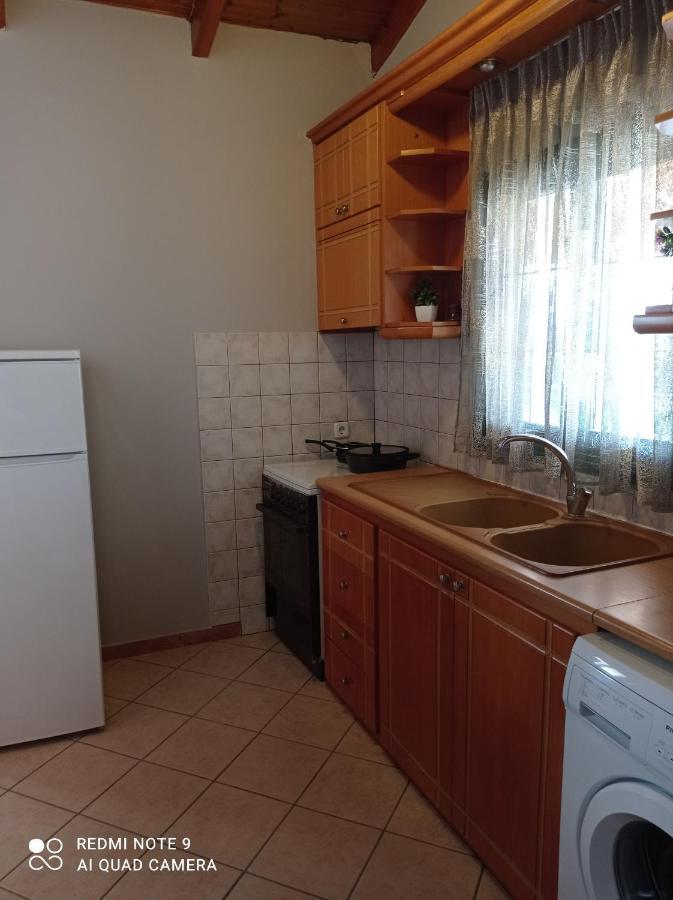 Bratis House Apartment Vartholomio Bagian luar foto