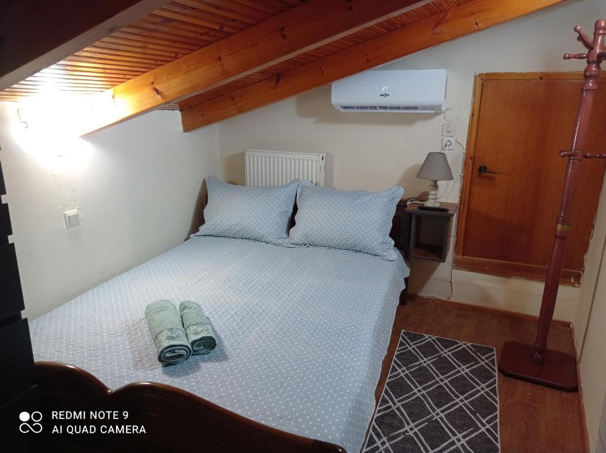 Bratis House Apartment Vartholomio Bagian luar foto
